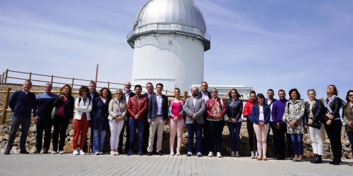 Imagen de la visita a las instalaciones del Observatorio Astrofísico de Javalambre realizada por integrantes de las comisiones de Ciencia, Universidad y Sociedad del Conocimiento y de Industria, Competitividad y Desarrollo Empresarial de las Cortes de Aragón. 